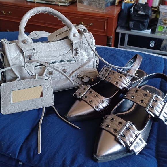 Sandals and Handbag - Picture 4 of 4